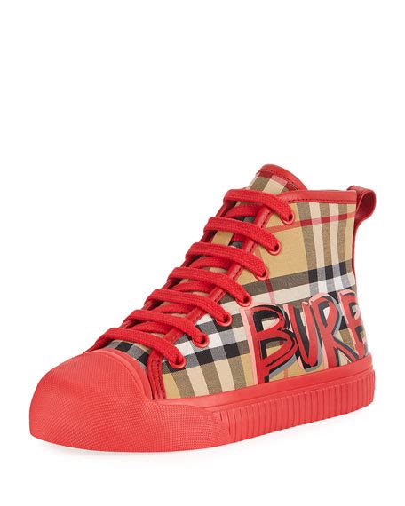 Shop Burberry Kingly Graffiti